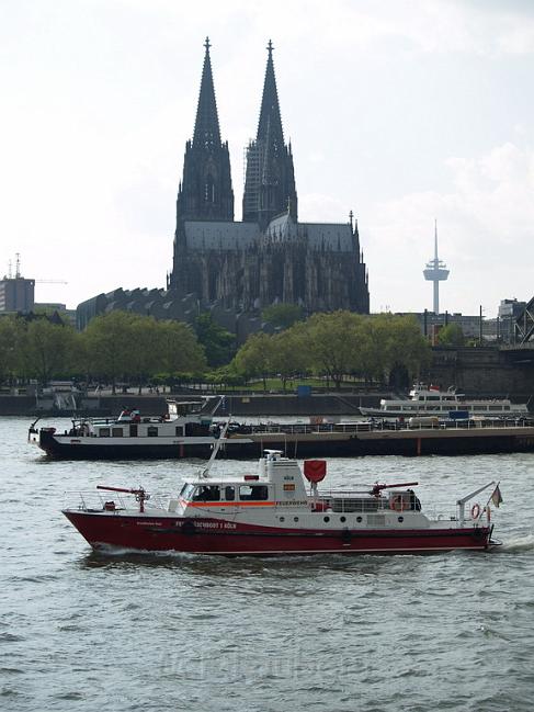 Uebungsfahrt Loeschboot und Ursula P48.JPG